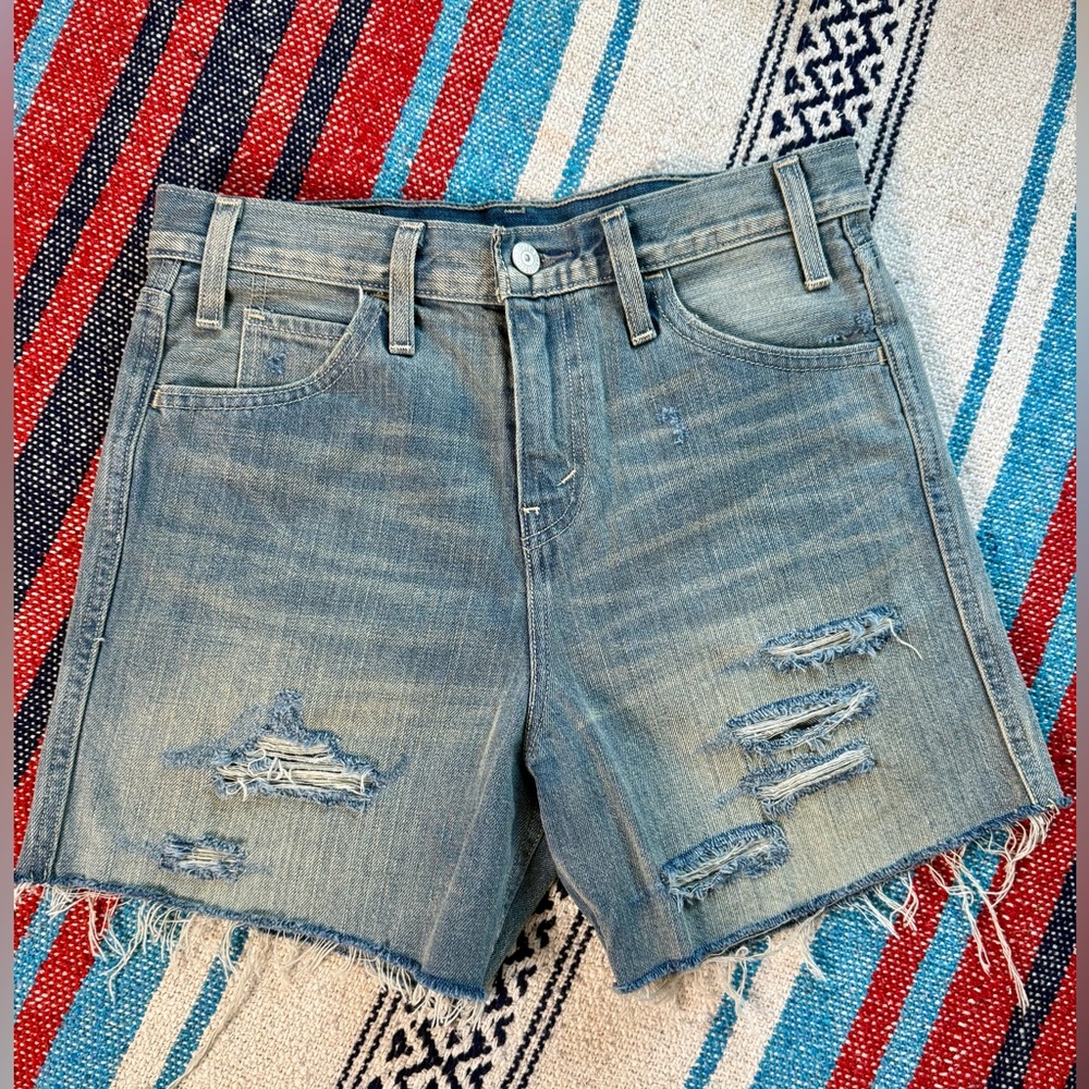 Levi’s Women’s 501 Mid Thigh Distressed Denim Short Size 26W